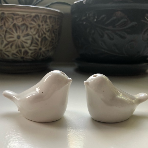 White Birds Salt and Pepper Shakers - Picture 1 of 4